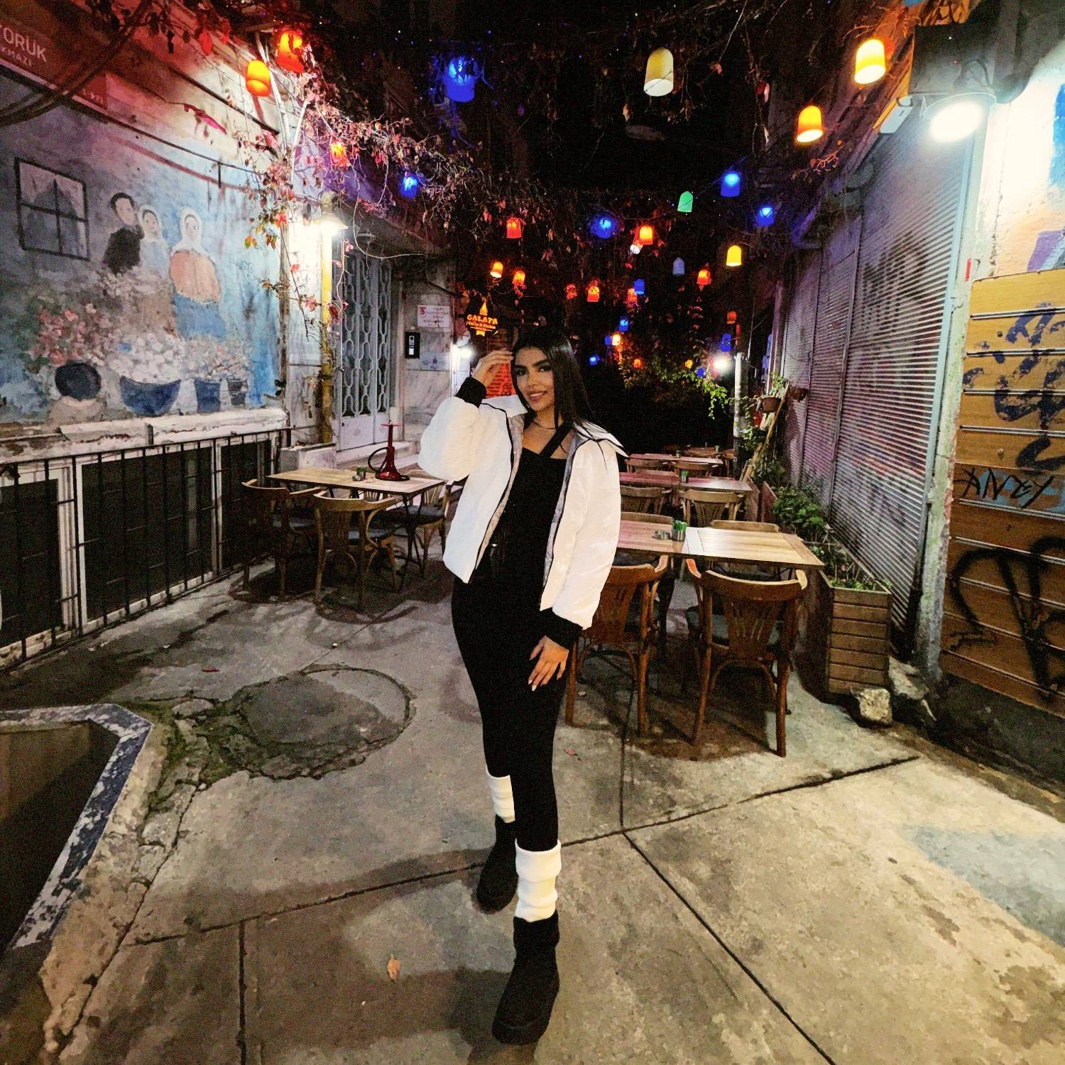 روژان شمس