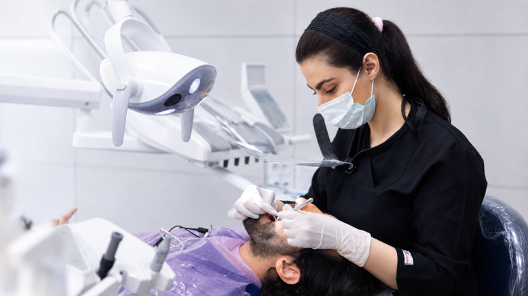 ترمیم و پرکردن در کلینیک دندانپزشکی خانواده در کرج
